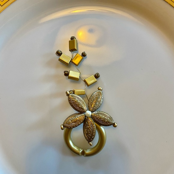 Set of 8 handmade beaded floral design napkin holders napkin rings - Picture 2 of 3